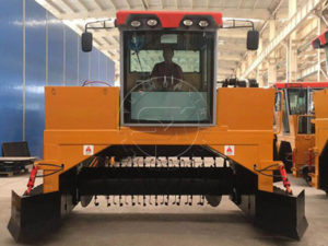 Introduction of crawler type compost turner