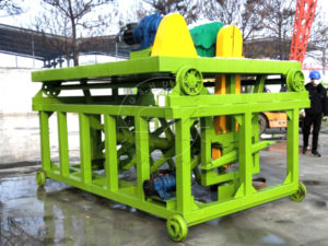 How to choose an organic fertilizer fermentation compost turning machine?