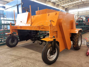 Moving type compost turner