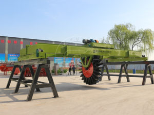 Working process of wheel type compost turner